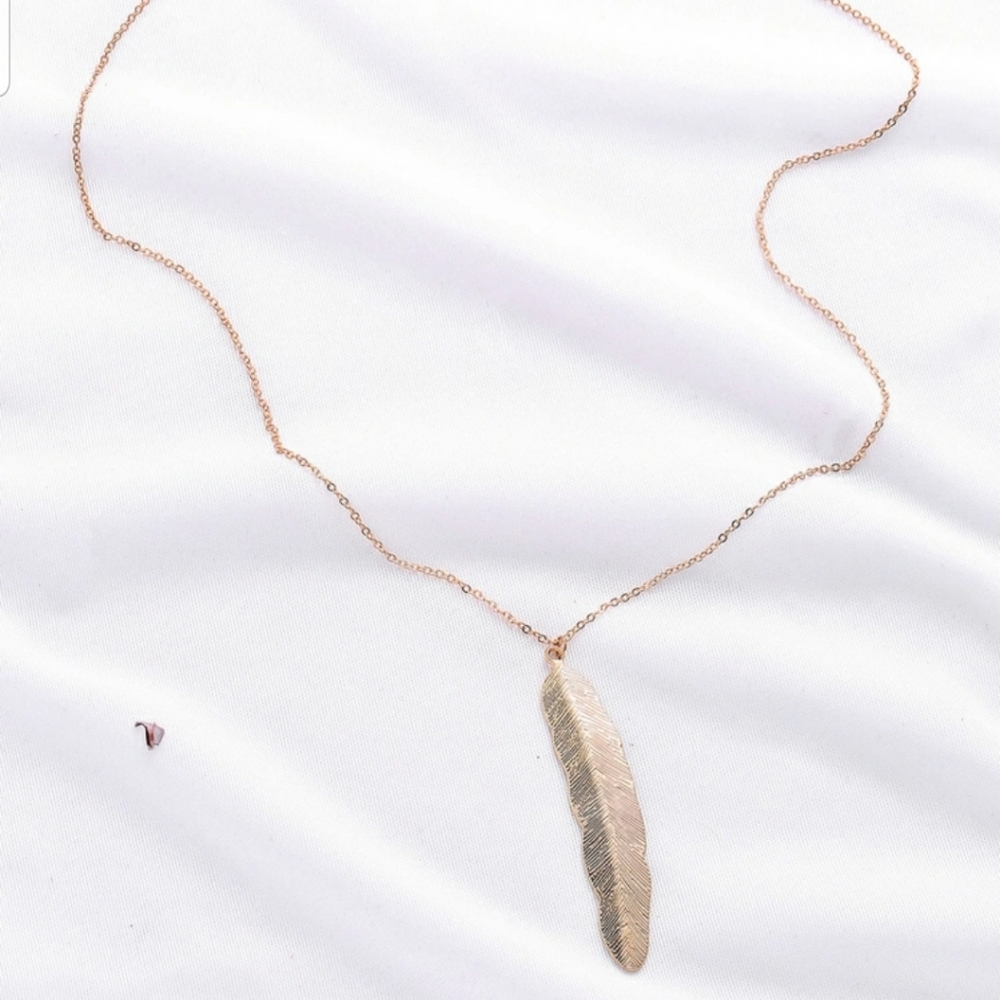 *Portia* Gold Leaf Pendant Necklace - Picture 2 of 5